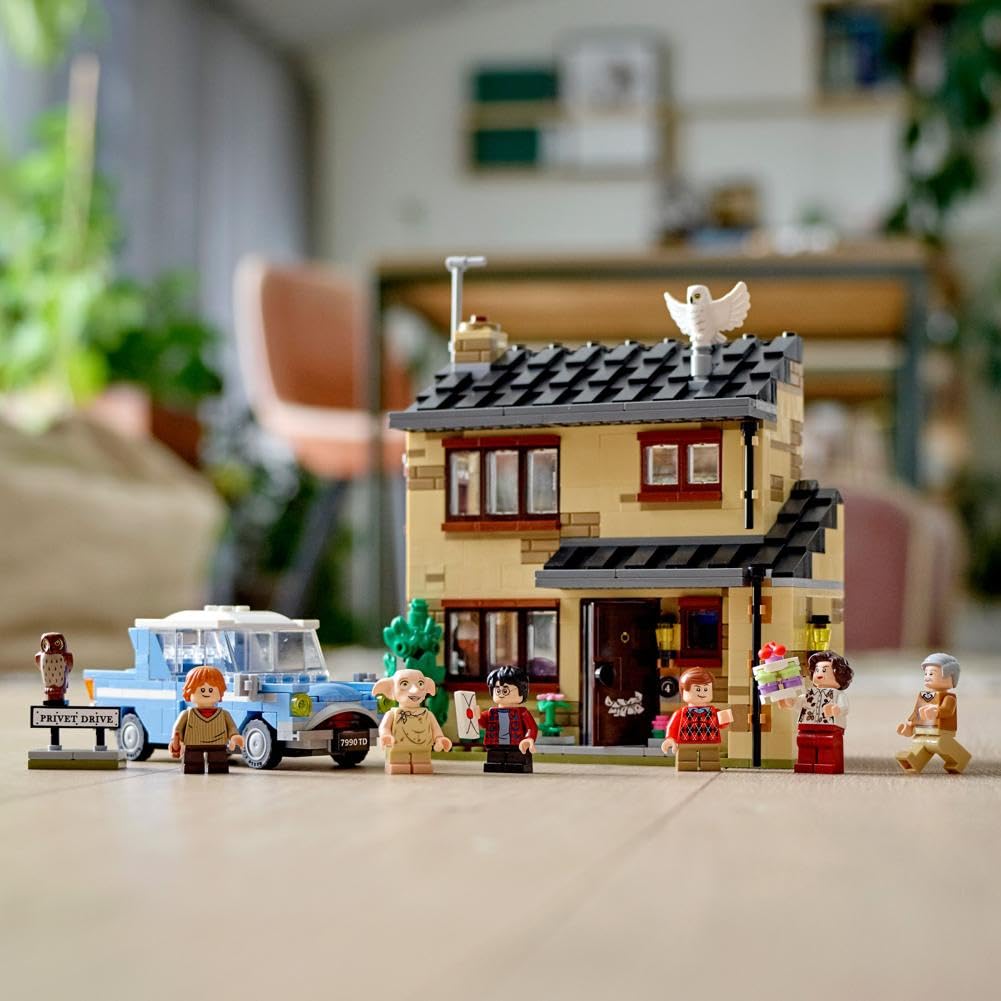 House and Flying Car Toy with Minifigures J6327