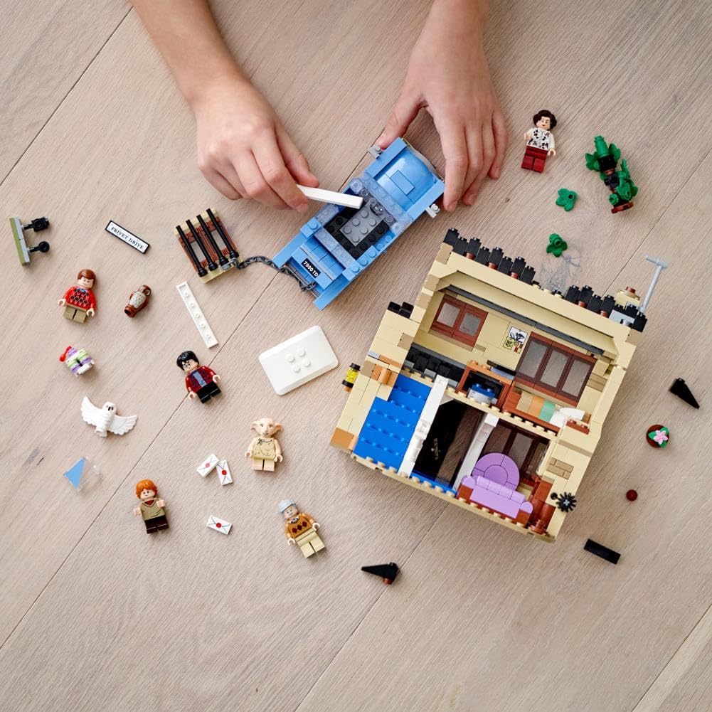 House and Flying Car Toy with Minifigures J6327